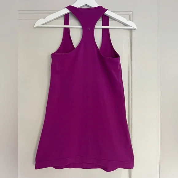 ⭐️ Lululemon Tank Top - Picture 2 of 3